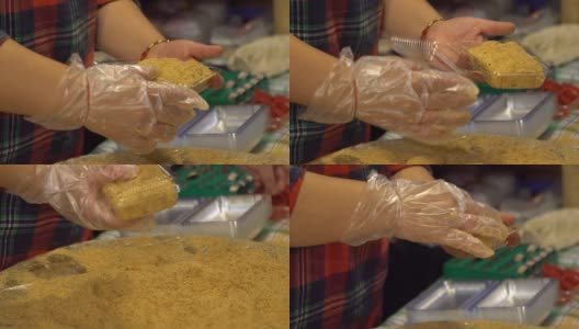 慢镜头中，人们在夜市用花生粉做蛋糕麻糬高清在线视频素材下载