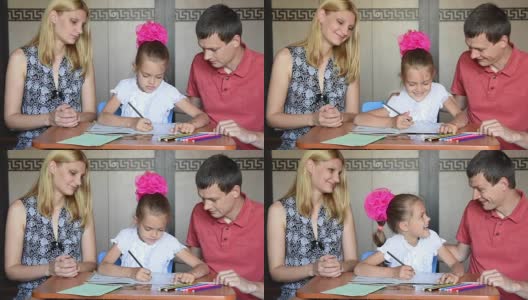 妈妈和爸爸表扬了她一年级的女儿做家庭作业高清在线视频素材下载