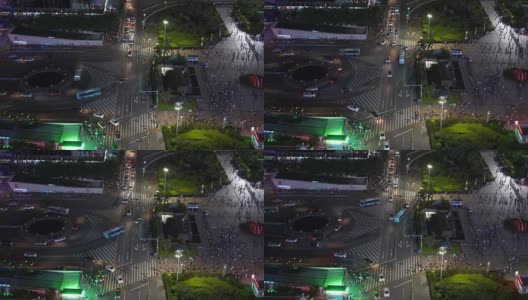 珠海边境口岸夜间交通拥挤，广场屋顶全景4k中国高清在线视频素材下载