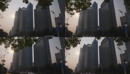 日落之光青岛市区摩天大楼建设交通街道慢镜头全景4k中国高清在线视频素材下载