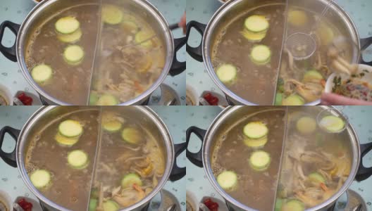 概念火锅亚洲料理。把蘑菇和西葫芦从沸腾的汤中取出，用撇油加酱高清在线视频素材下载
