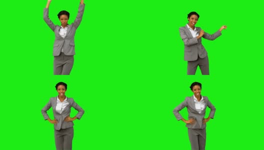 快乐的女商人在绿色的屏幕上跳舞高清在线视频素材下载