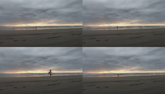 小男孩超级英雄在新西兰穆拉瓦伊海滩玩日落高清在线视频素材下载