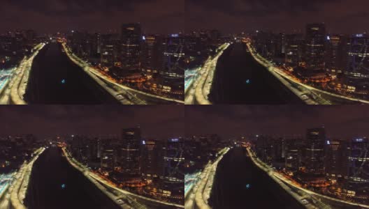 Estaiada的大桥夜景鸟瞰图。巴西圣保罗。商务中心。金融中心。伟大的景观。著名的保罗斜拉桥São。城市的地标。晚上的风景。高清在线视频素材下载