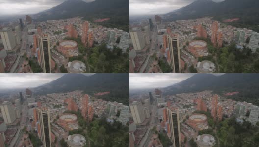 2018年2月20日，哥伦比亚波哥大，圣玛丽亚斗牛场的空中城市景观，背景是山脉高清在线视频素材下载
