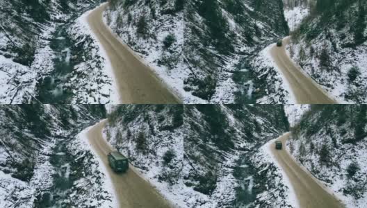 乌克兰Dragobrat: 2021年1月11日:越野车在雪山小径上行驶高清在线视频素材下载