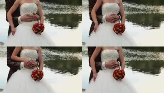 新郎新娘在池塘边高清在线视频素材下载