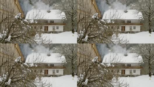 白雪覆盖的农舍高清在线视频素材下载