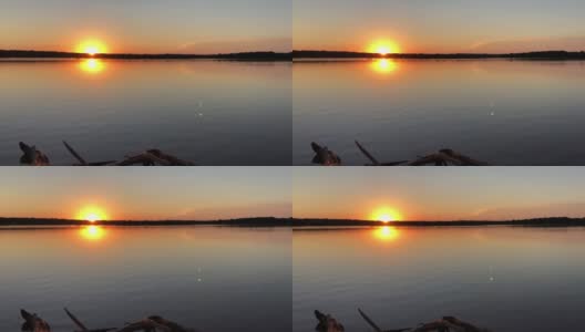 美丽的夕阳倒映在湖面上高清在线视频素材下载