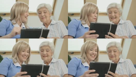 HD:护士和老奶奶在唱歌高清在线视频素材下载