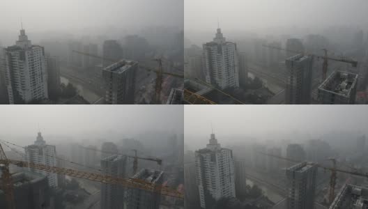 建筑工地出现重度雾霾空气污染，市区建筑出现雾霾高清在线视频素材下载