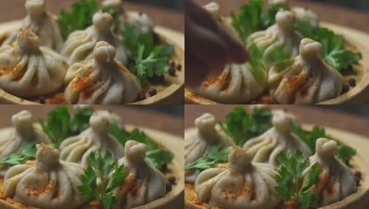 美味的Khinkali饺子旋转盘高清在线视频素材下载