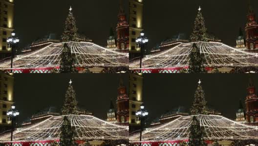圣诞节(新年)装饰在莫斯科(晚上)，俄罗斯-克里姆林宫附近的管理广场高清在线视频素材下载