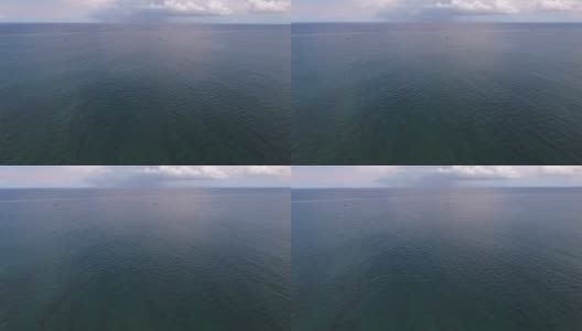 印度洋和毛里求斯岛的Flic en Flac海滩。印度洋海岸线。船在后台高清在线视频素材下载