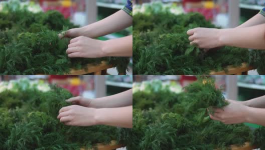 女性的手在超市挑选绿色蔬菜。高清在线视频素材下载
