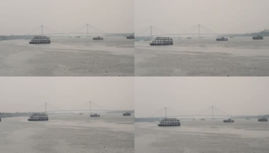 汽艇:在胡格利河上运载乘客的机动车辆。加尔各答豪拉轮渡服务运输终点区。背景中的第二条hooghly河。高清在线视频素材下载