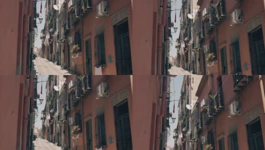 意大利撒丁岛卡利亚里老城狭窄街道的景观。高清在线视频素材下载