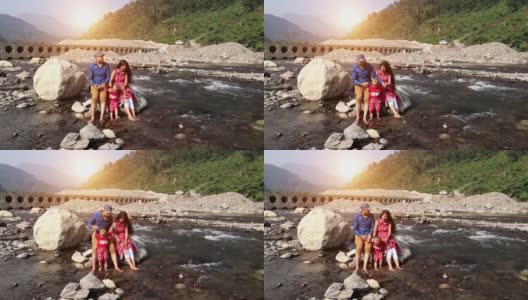 一家人在印度北阿坎德邦瑞诗凯诗的恒河山上玩流水高清在线视频素材下载
