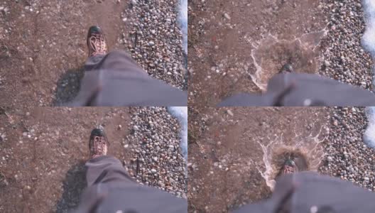 徒步者穿靴子走路，在水里溅水，超级慢的动作高清在线视频素材下载