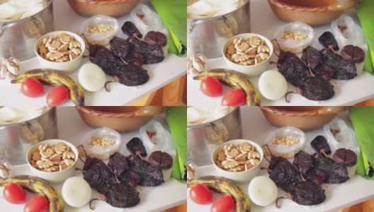 正宗玉米粉蒸肉的原料有:黑痣，鸡肉丝和托莫苏叶高清在线视频素材下载