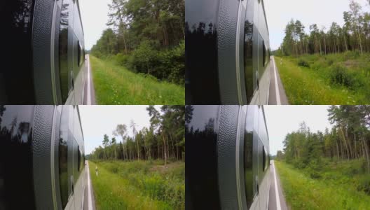 一辆车拖着一辆大篷车行驶在乡间的巴伐利亚路上高清在线视频素材下载