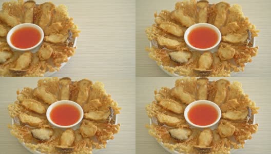 炸金针菇和平菇配辣蘸酱——素食风格高清在线视频素材下载