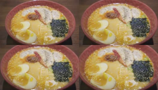Close up Japanese ramen hot serve on table高清在线视频素材下载