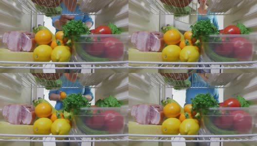 家庭主妇从冰箱里拿出蔬菜高清在线视频素材下载