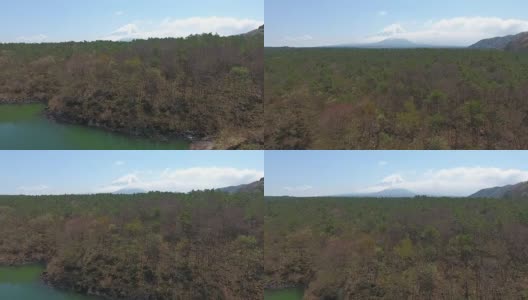 富士山从正二湖与蓝天，日本富士。航拍视频高清在线视频素材下载