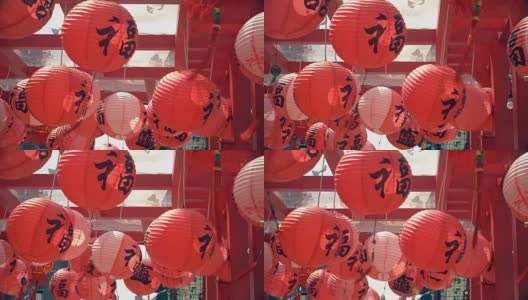许多中国的户外红灯笼随风舞动高清在线视频素材下载