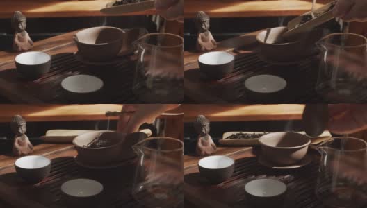 大气的近距离视频拍摄的人准备干茶为中国仪式高清在线视频素材下载