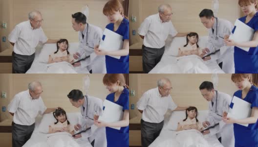 亚洲友好的医生男子与父母交谈，并显示x光结果平板电脑在病房。儿童医院儿科病房。医生跟进病情病人。高清在线视频素材下载
