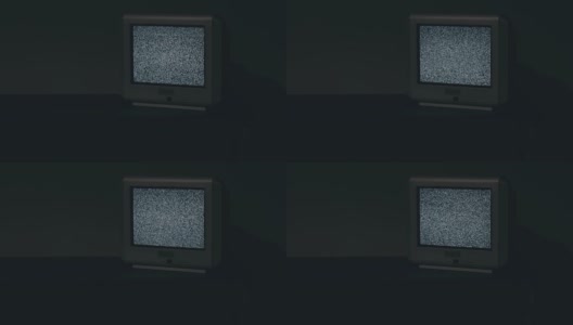 破旧的电视机-在黑暗的房间里，黑色的桌子上放着旧的银色电视机高清在线视频素材下载