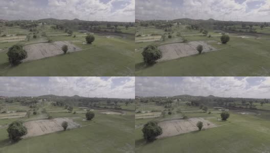 无人机拍摄的农民用一对斑马犁地高清在线视频素材下载
