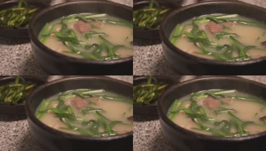 韩国传统食物Dwaeji-gukbap高清在线视频素材下载