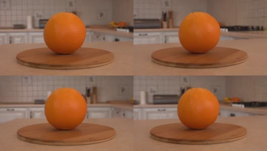 近距离观察整个橙子。以白色厨房为背景的旋转相机。Dolly-shot。高清在线视频素材下载