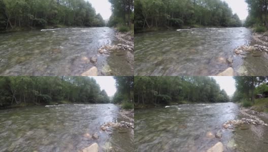 多石的河流，水流湍急，群山环抱高清在线视频素材下载
