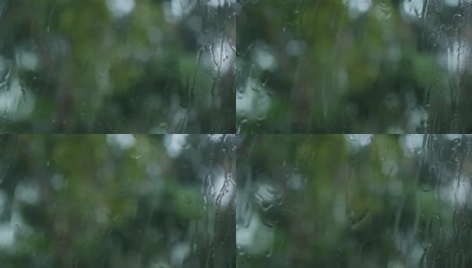 雨水顺着玻璃流下，夏日的倾盆大雨高清在线视频素材下载