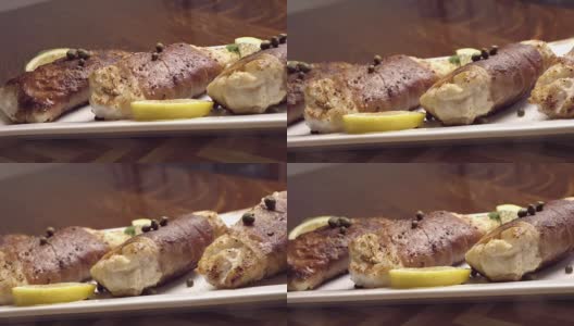 帕尔玛火腿用羊角面包包裹着鳕鱼高清在线视频素材下载