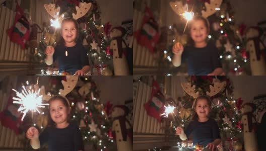兴奋和快乐的幼童在新年前夕玩闪闪发光高清在线视频素材下载