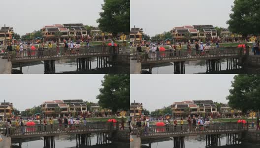 在中国古城的一条河上划船高清在线视频素材下载