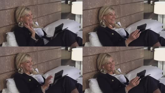 一个快乐的女人正在通过她的平板电脑打视频电话高清在线视频素材下载