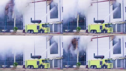 消防车正在努力控制工业大楼的大火高清在线视频素材下载