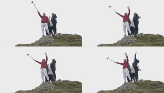 一群兴奋的游客在山顶自拍庆祝友谊和自由高清在线视频素材下载