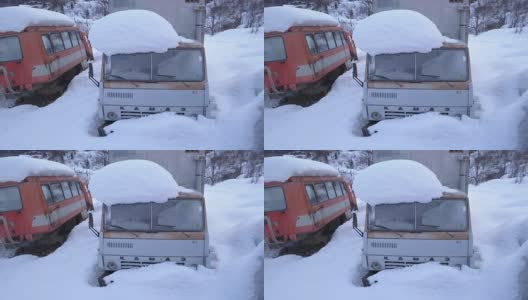 旧的4x4巴士被雪覆盖高清在线视频素材下载