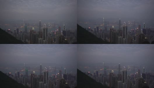 从著名的太平山顶俯瞰香港天际线的4K夜景高清在线视频素材下载