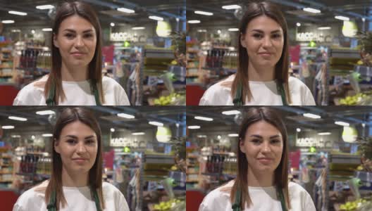 商店里年轻女售货员的肖像高清在线视频素材下载