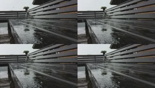 雨水落在木凳上高清在线视频素材下载