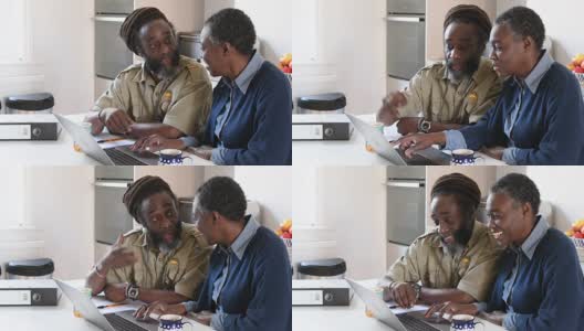 加勒比黑人夫妇在家里用笔记本电脑处理家庭财务高清在线视频素材下载