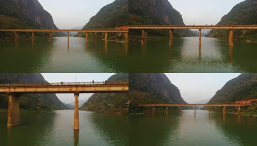 琅勃兰邦，老挝，琅勃兰邦，河流，青山。橙色的日落。高清在线视频素材下载